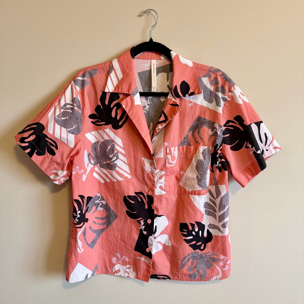 Aritzia Babaton Printed Short Sleeve Button-Up Shirt | Coral Multi | Size Medium